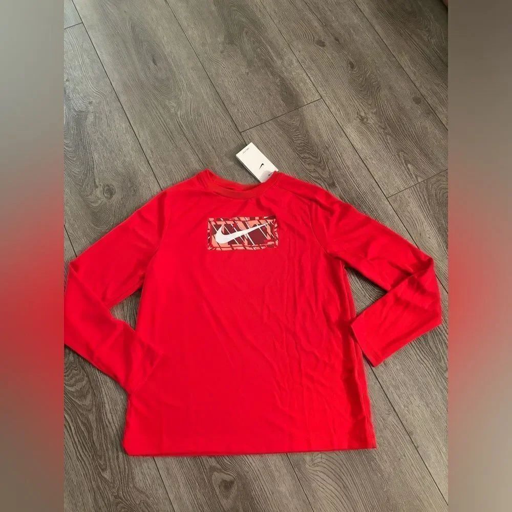 Nike boys long sleeve graphic t shirt